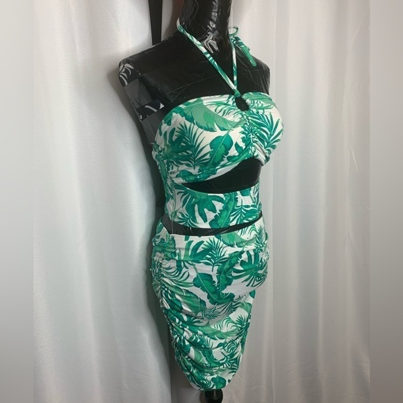 TROPICAL Ruched Ring Halter Top and Skirt - Picture 5 of 8